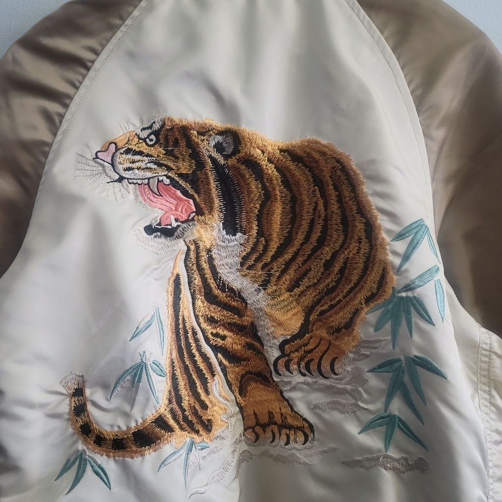 ALPHA INDUSTRIES Tiger Souvenir Limited Edition Embroidered Bomber Unisex Sz S - Picture 5 of 16